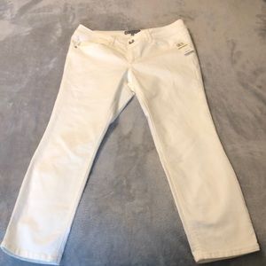 New with Tags Wit and Wisdom brand white crop jeans. Size 14.